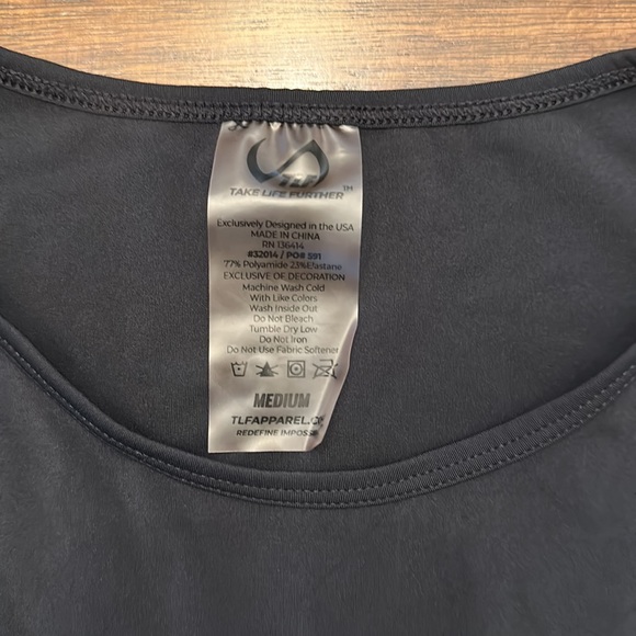 TLF cropped long sleeve - Picture 2 of 4